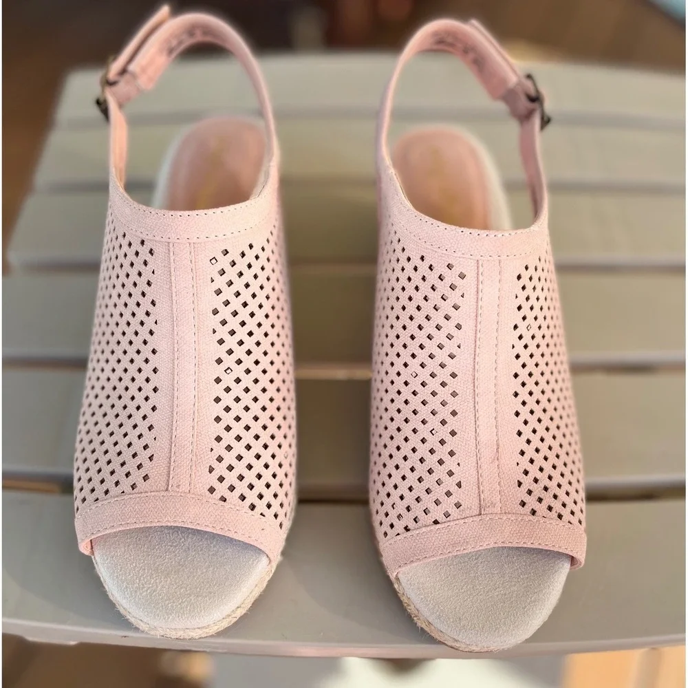 Easy Street Stacy Blush Pink Linen Perforated Wedge Sandals‎ Womens 6.5 W Wide